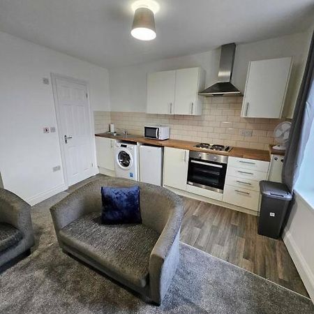 Fully Equipped Kitchen, Double Room Neath Exterior foto