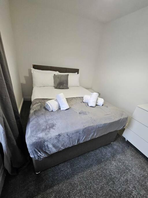 Fully Equipped Kitchen, Double Room Neath Exterior foto